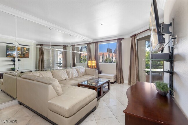 Primary Photo - 260 E Flamingo Rd