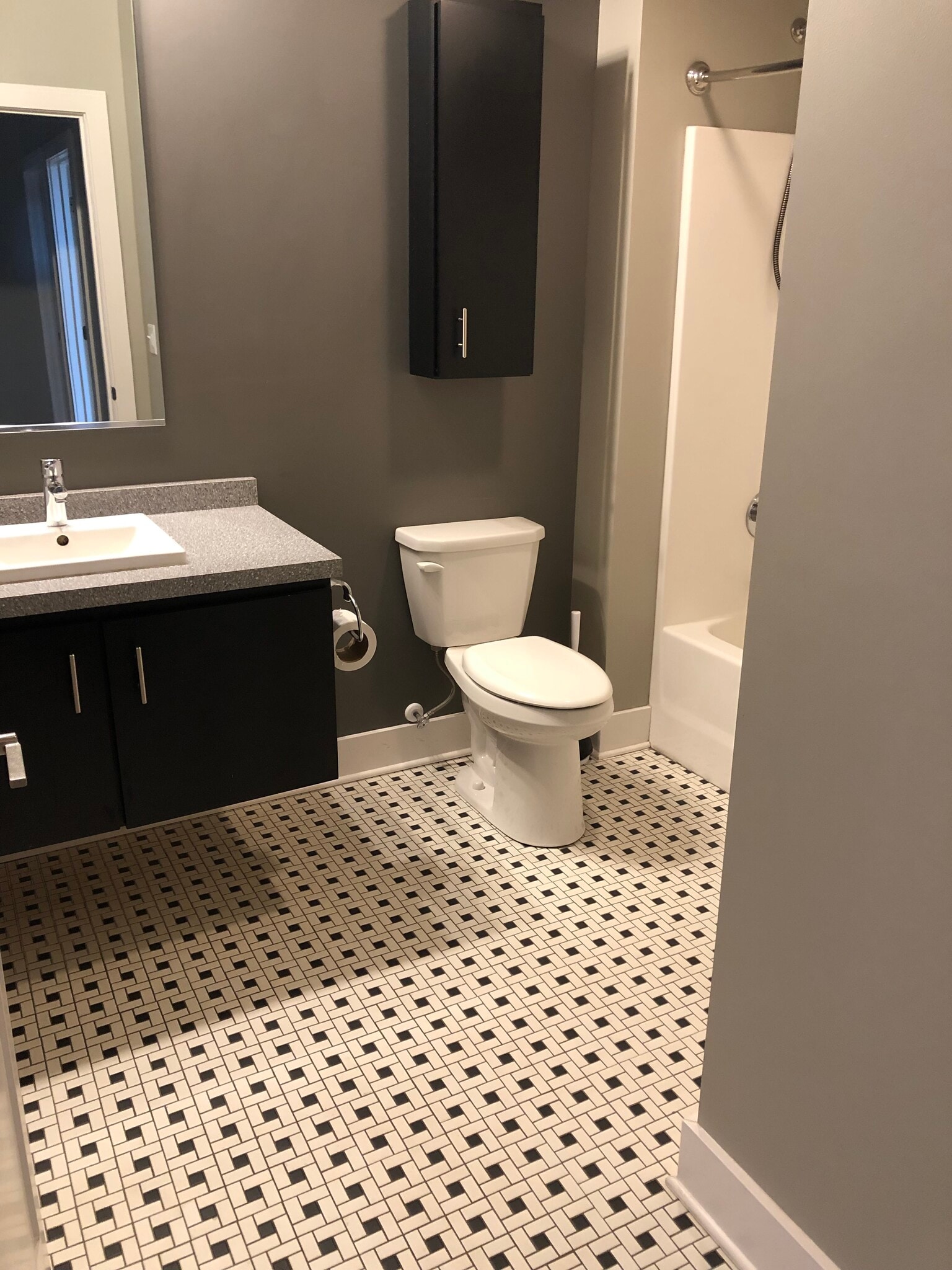 Building Photo - 127 E Main St