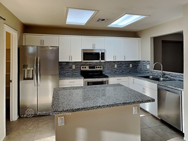 Building Photo - 1034 S Somerset