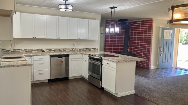 Building Photo - 4850 Amanda Dr