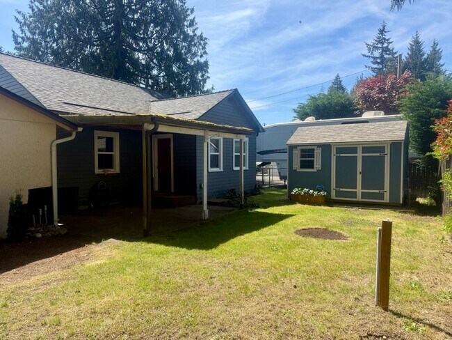 Building Photo - Charming Everett Home with Spacious Backyard, Garage, and Bonus Flex Spaces