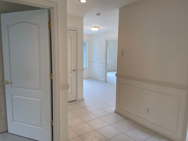 Building Photo - Single Level Useless Bay Home with Bonus Room!