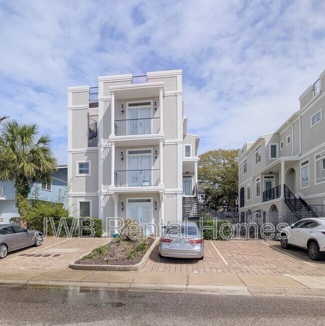 Building Photo - 361 Ahern St