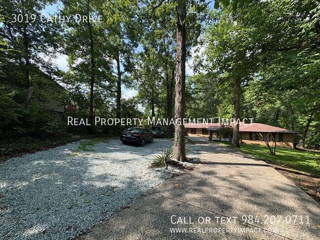 Building Photo - 3019 Cathy Dr