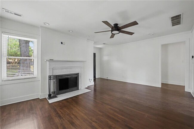 Building Photo - 2352 2nd Ave