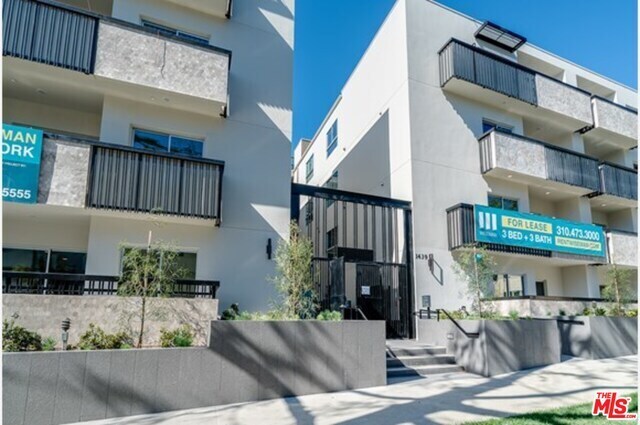 Building Photo - 1439 N Poinsettia Pl