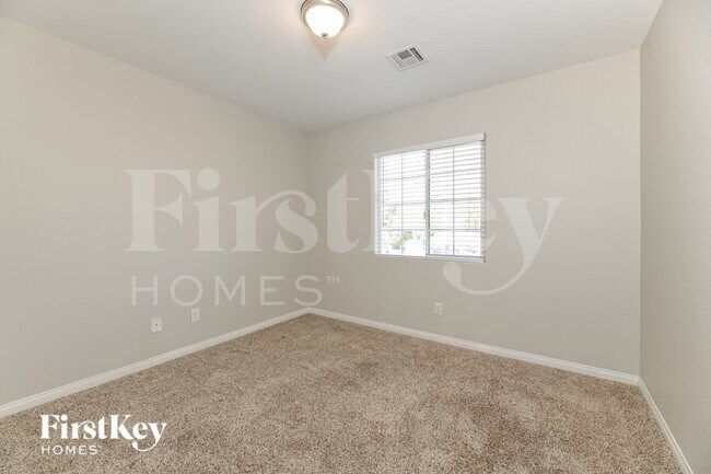 Building Photo - 1049 Silver Star St