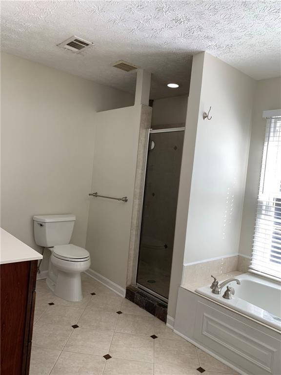 Building Photo - 4536 Woodlawn Lake Dr