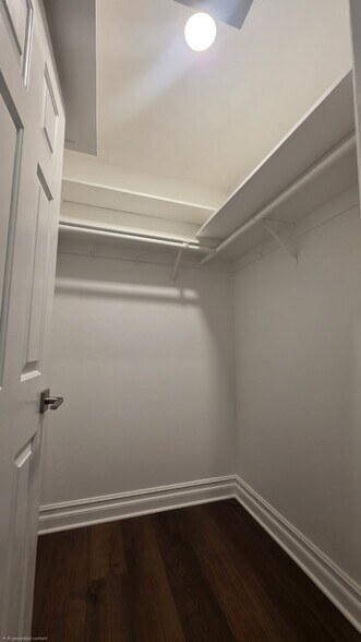 Building Photo - 321 Emerald Dr
