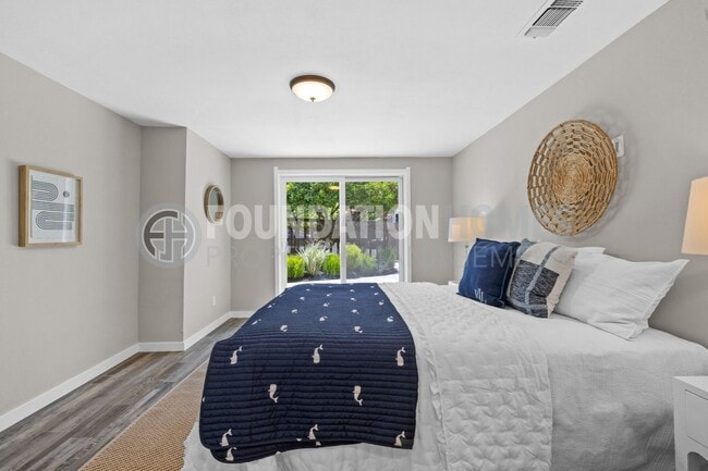 Building Photo - Charming 3 bed/2.5 bath in the heart of do...