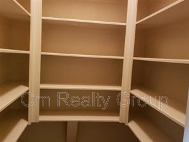 Building Photo - 5402 Valley Country Ln