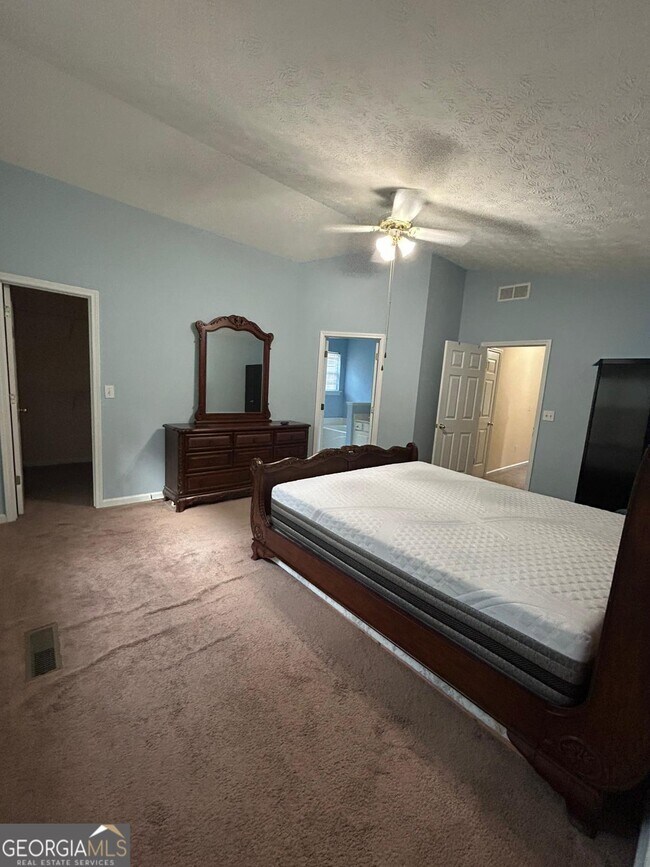 Building Photo - 5335 Lakebrooke Run