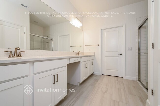 Building Photo - 14326 17 Ct E