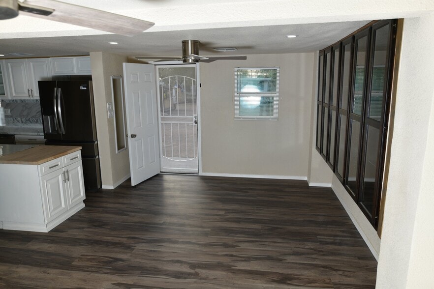 Building Photo - 775 S Pinal Dr