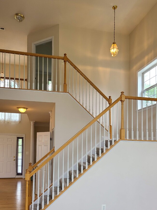 Building Photo - Hampton Oaks 4 BR Colonial with 1st Floor ...
