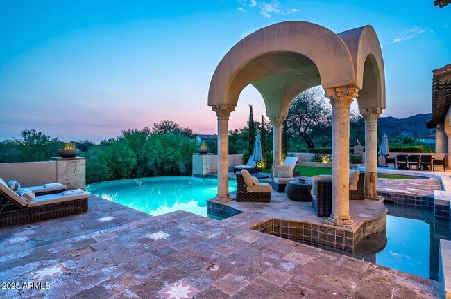 Building Photo - 6050 N Paradise View Dr