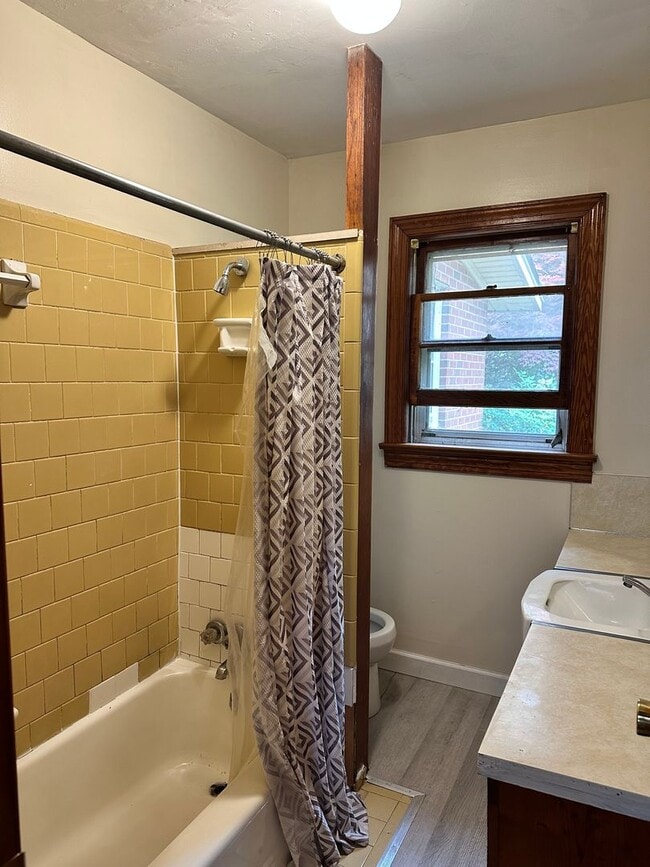 Building Photo - RENTAL HOME 3BD/1.5BTH