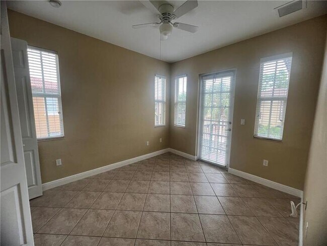 Building Photo - 6920 Julia Gardens Dr