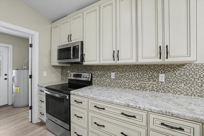 Building Photo - 28 Sudai St