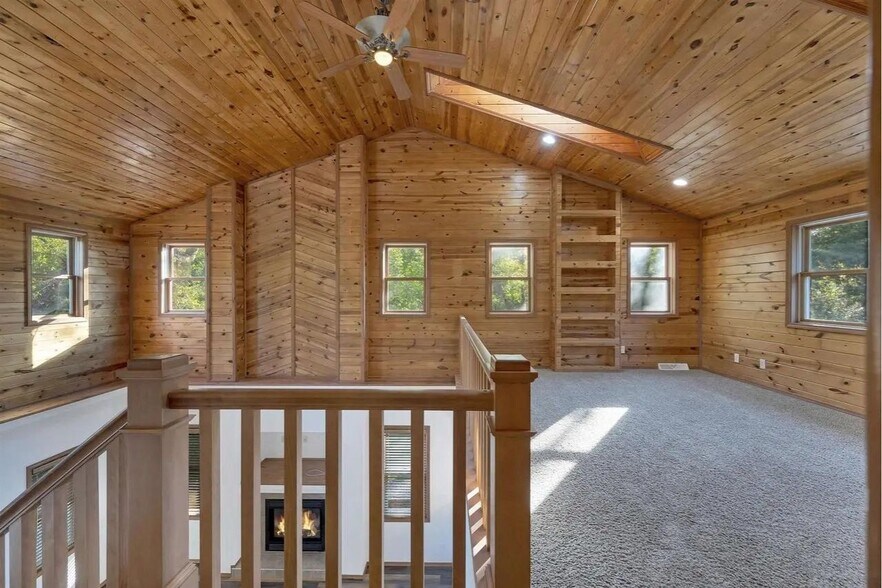 Building Photo - 969 Riverside Dr