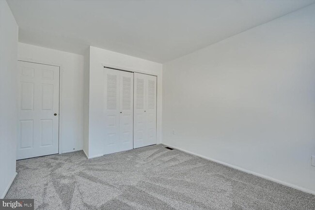 Building Photo - 60 O'Neill Ct