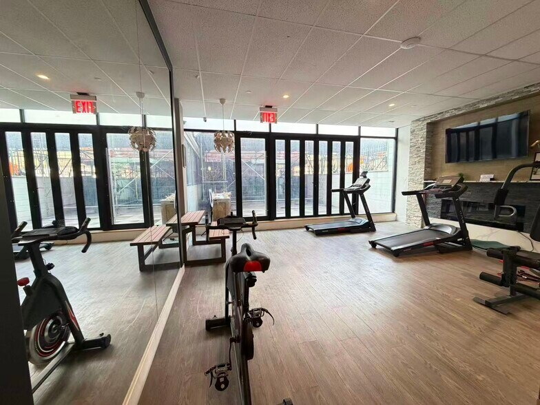 Building Photo - 42-22 Crescent St