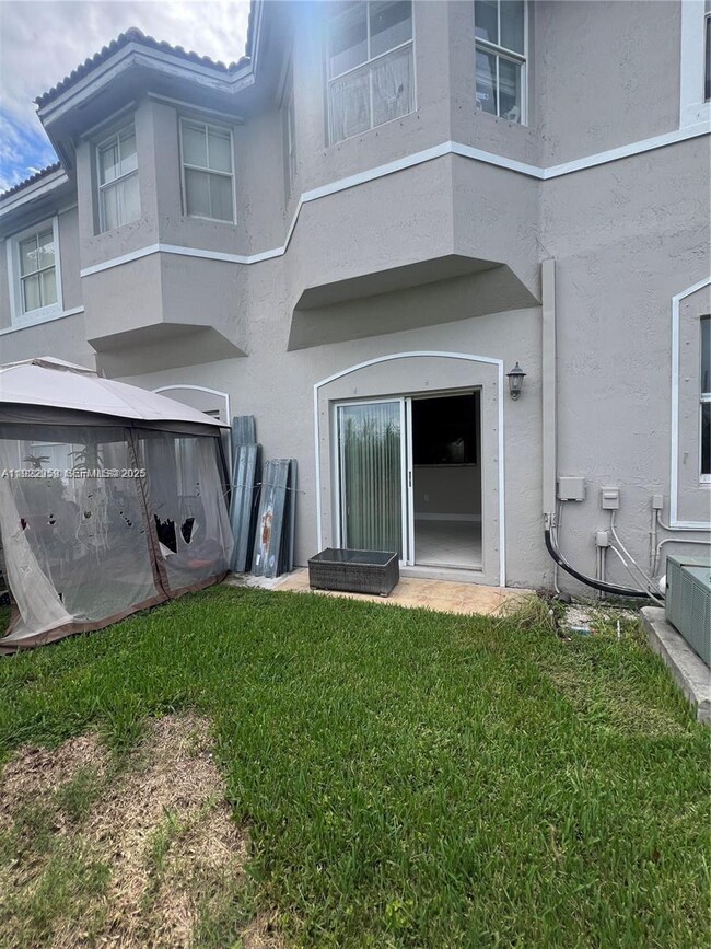 Building Photo - 2551 SE 16th Terrace