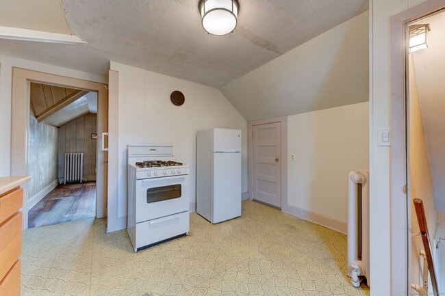 Building Photo - 18 Hubbard Pl