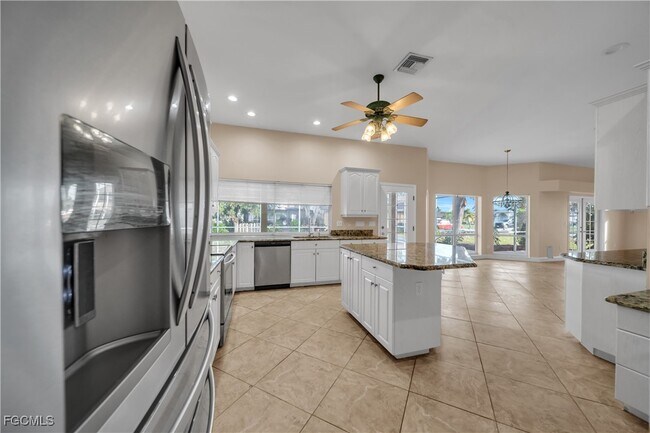 Building Photo - 2015 SE 12th St