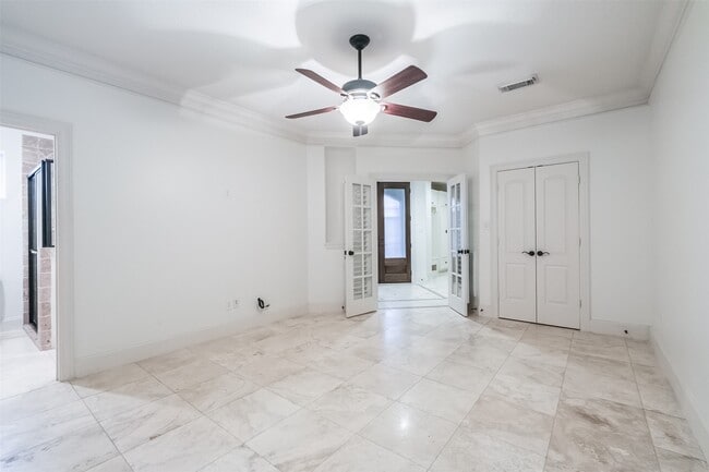 Building Photo - 407 W Bell St