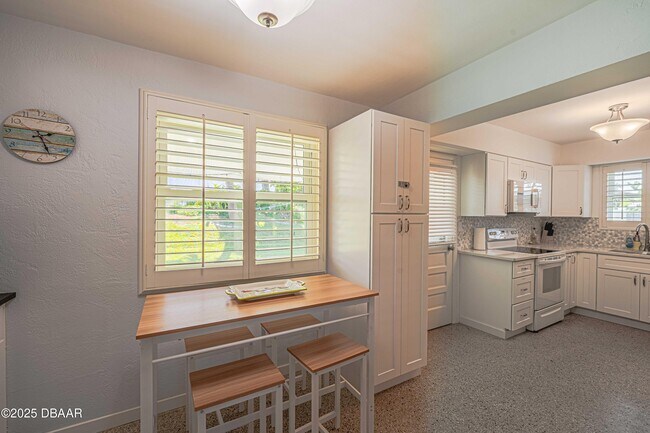 Building Photo - 3948 Cardinal Blvd