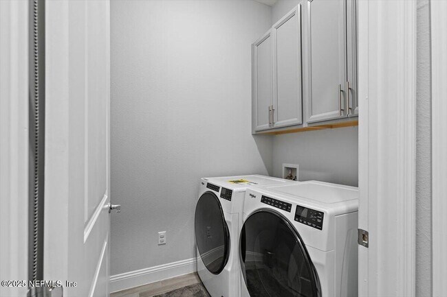 Building Photo - 553 Caribbean Pl