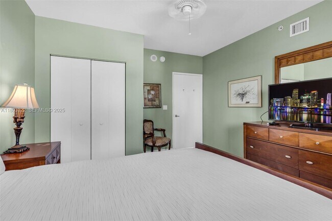 Building Photo - 18100 N Bay Rd