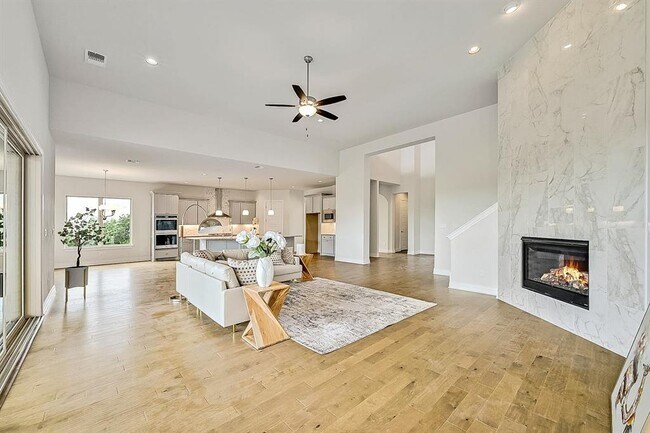Building Photo - 4809 Serene Hills Dr