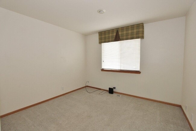 Building Photo - Elegant Home in Hobble Creek!