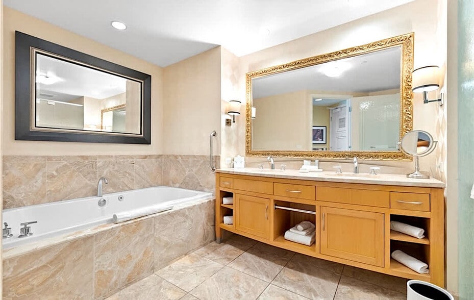 Building Photo - 2000 Fashion Show Dr