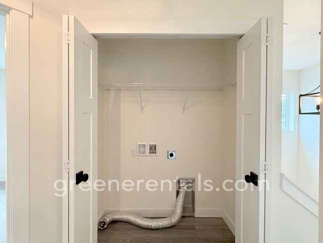 Building Photo - 2545 Natola Dr SE