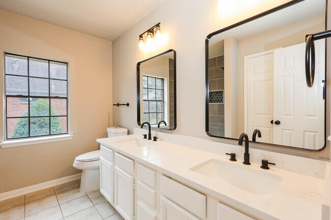 Building Photo - 18703 Evergreen Falls Dr