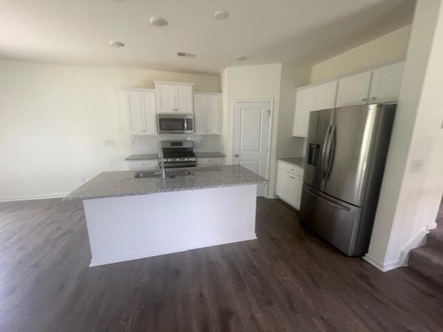 Building Photo - Spacious 3-Bedroom, 2.5-Bath Home in a Gre...