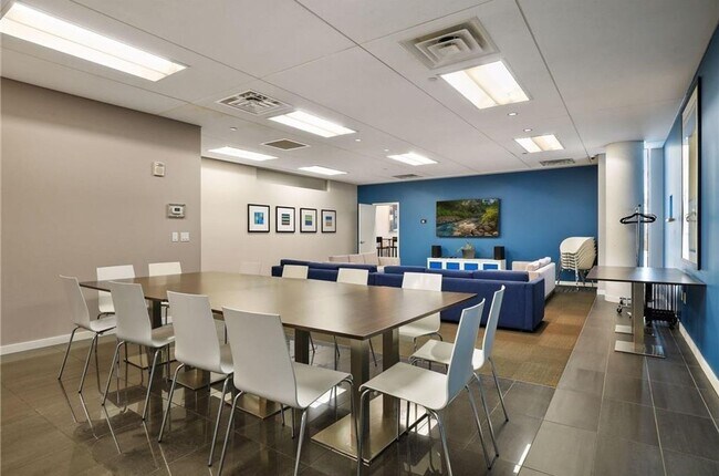 Building Photo - Gorgeous "Reflections" Condo w/ Panoramic Views, Light Rail Station, walk to Mall of America!