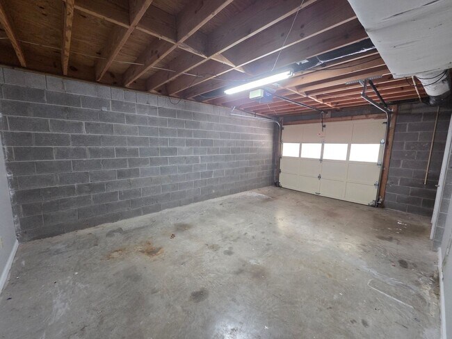 Building Photo - Charming 3-Bedroom Home Near the Interstate