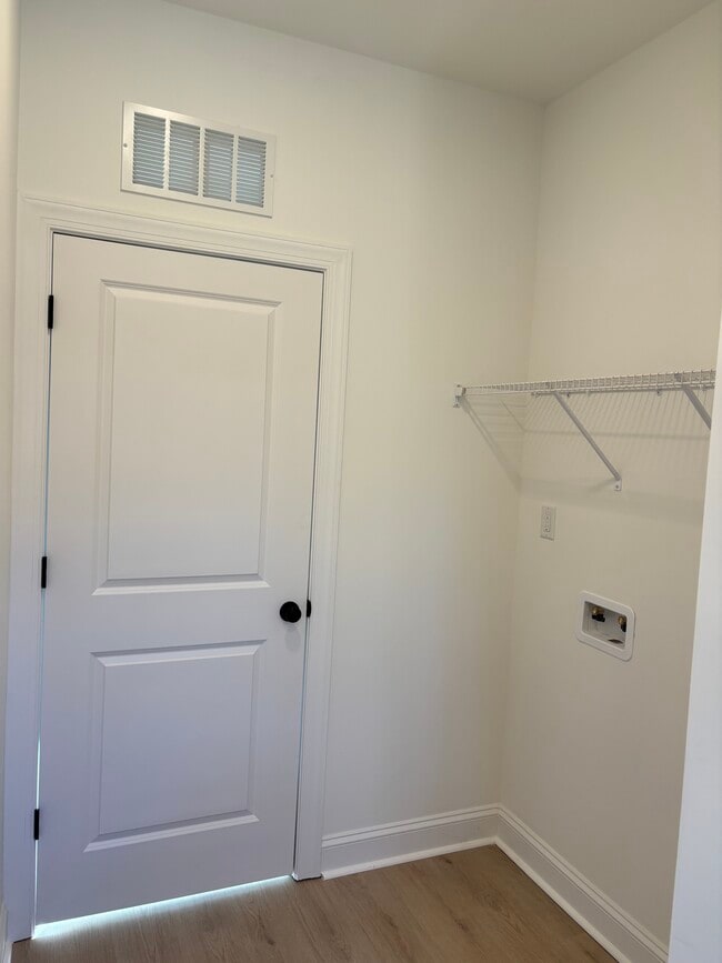 Building Photo - 1077 Gibson St