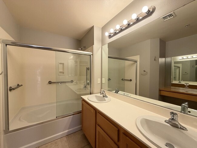 Building Photo - Terrific 2-Bedroom Condo in Guard gated community