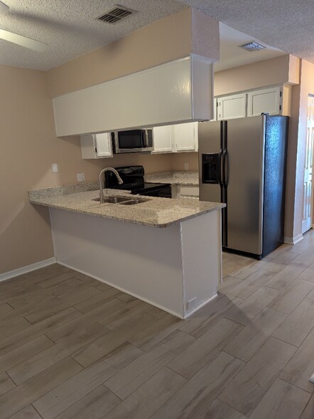 Building Photo - 11335 Stratton Park Dr