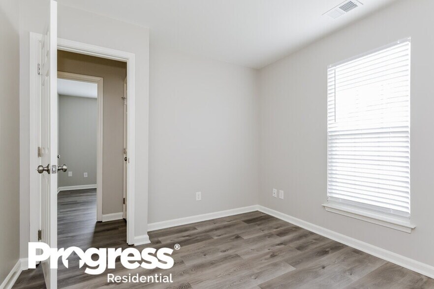 Building Photo - 1243 Brook Farm Ln