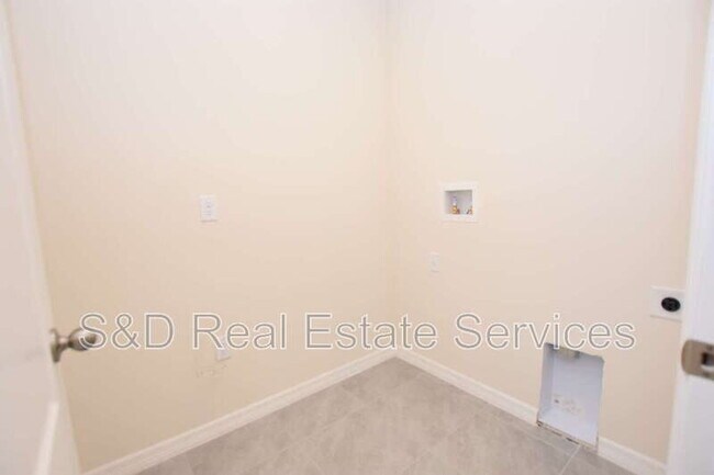 Building Photo - 5552 Siltstone St