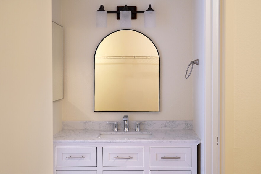 Building Photo - 17161 Alva Rd