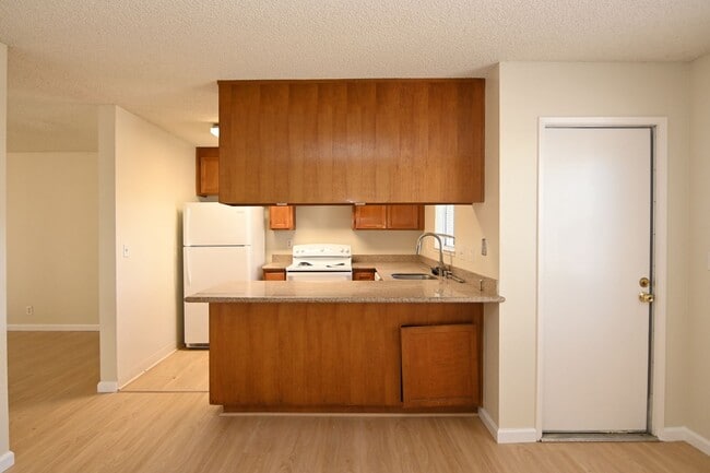 Building Photo - 3850 Meeks Terrace