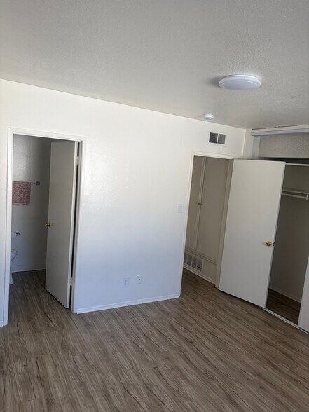Building Photo - 750 W Bonita Ave