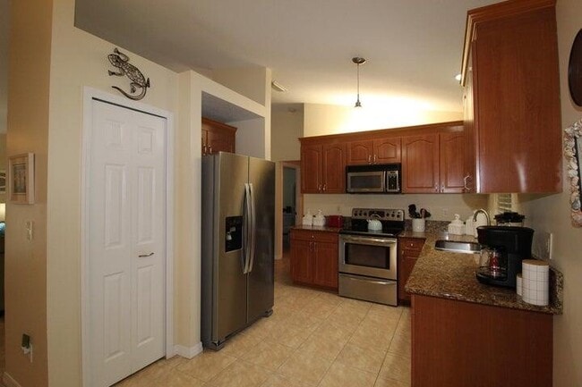 Building Photo - 5300 Seagrape Dr